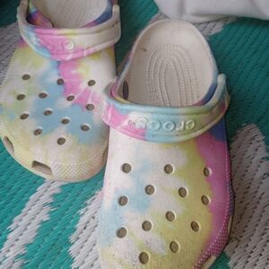 CROCS Kids Tie-Dye Sandals